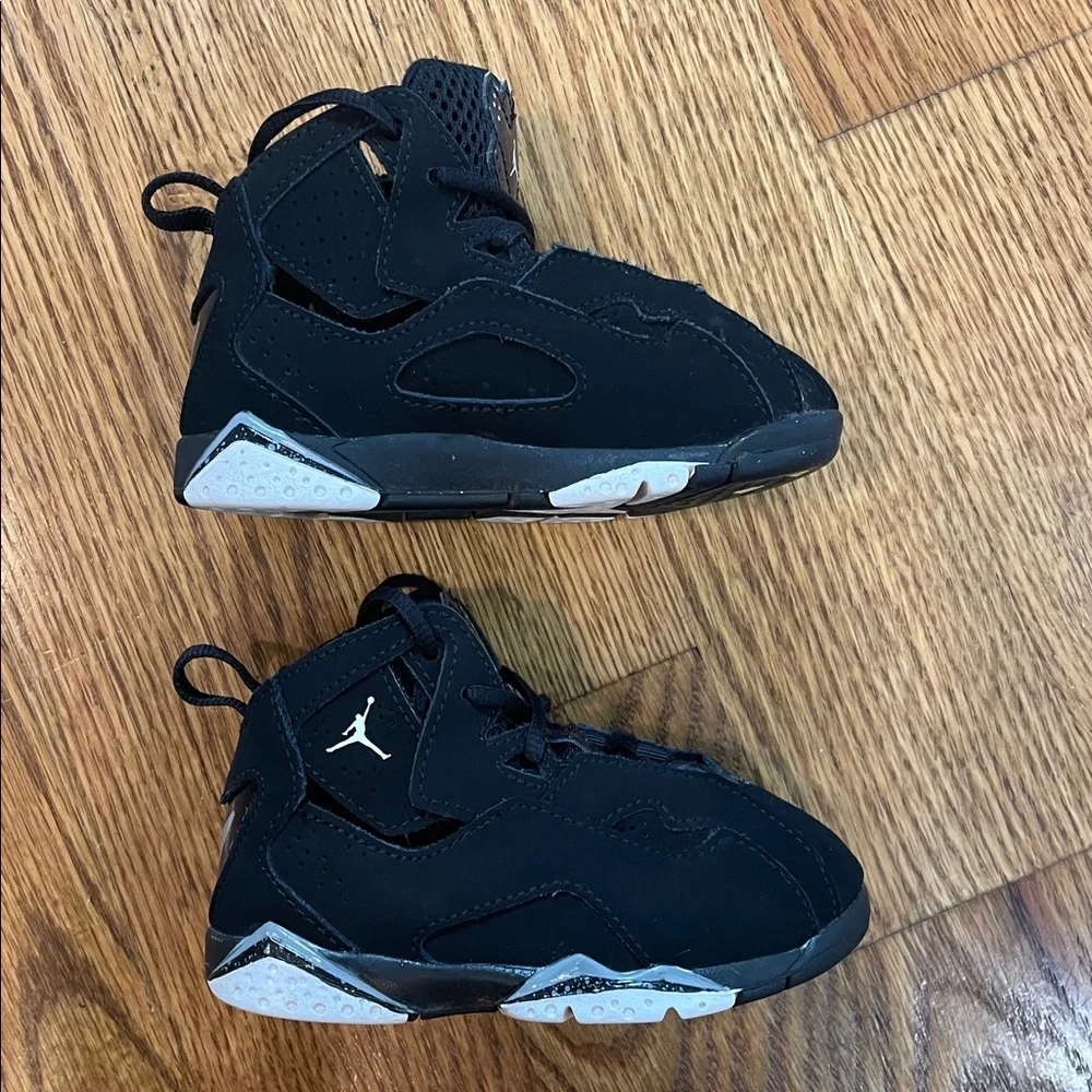 Kid’s Jordan True Flight Sneakers/Shoes. Size 7C. Like New Condition.